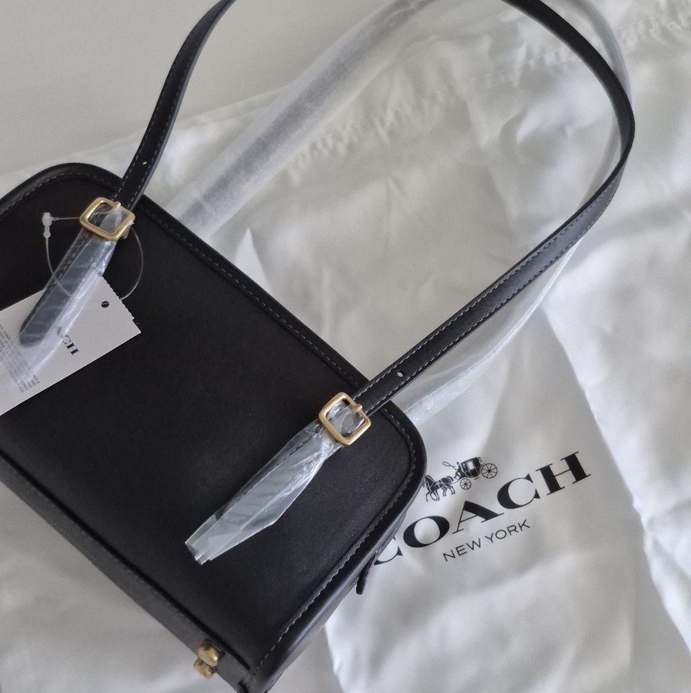 NWT Coach Swing Zip 20 Black Leather Shoulder Bag with Gold Hardware